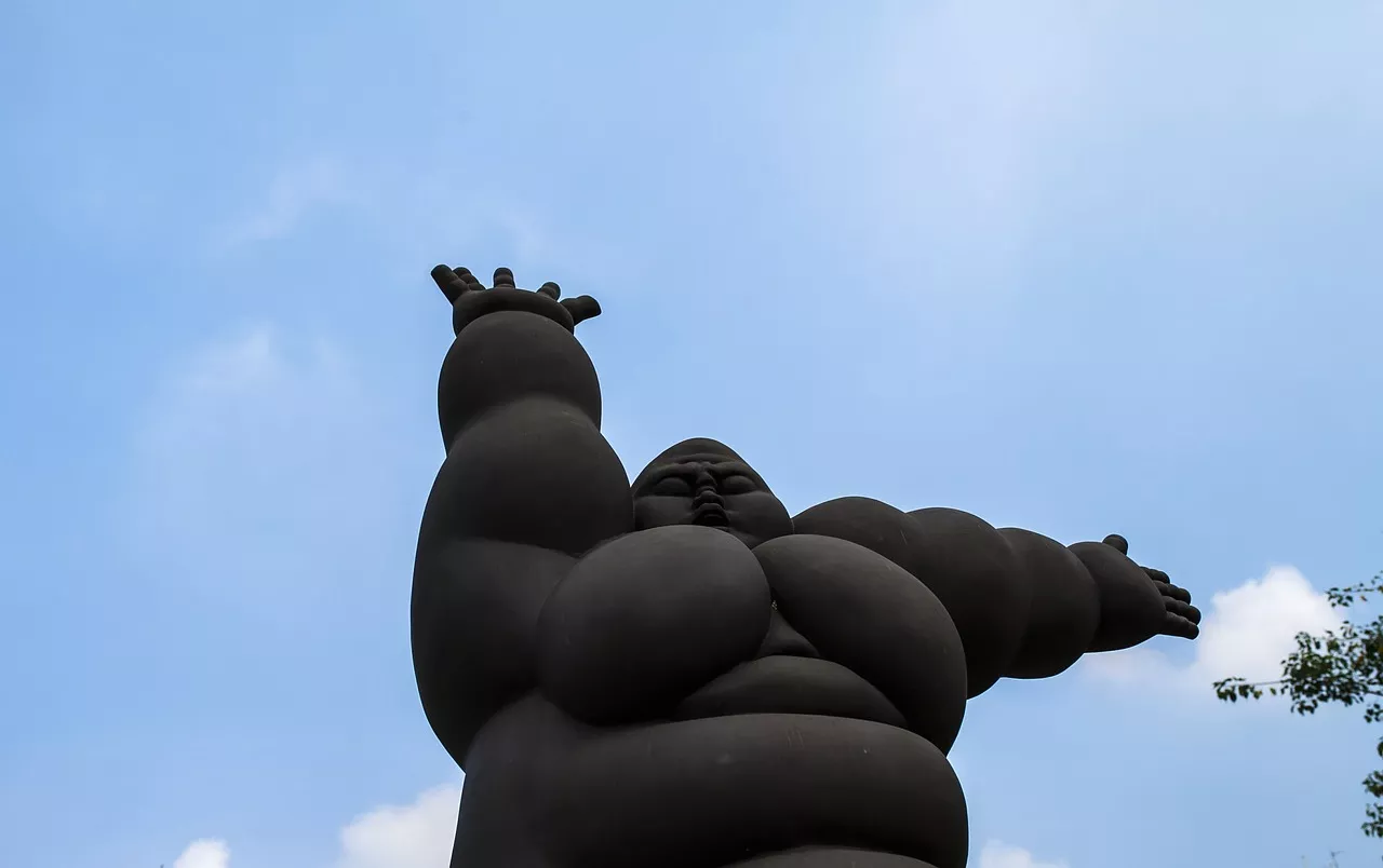 Statue of overweight man